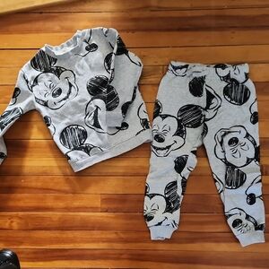 H&M Gray and Black Graphic Sweatshirt